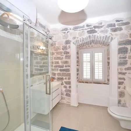 Palata Florio Lukovic Homestay