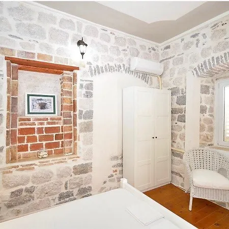 Homestay Palata Florio Lukovic *