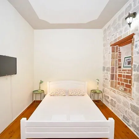Palata Florio Lukovic Homestay